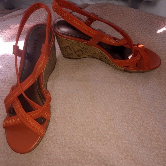 Relativity Beautiful orange wedge sandals - Picture 4 of 6